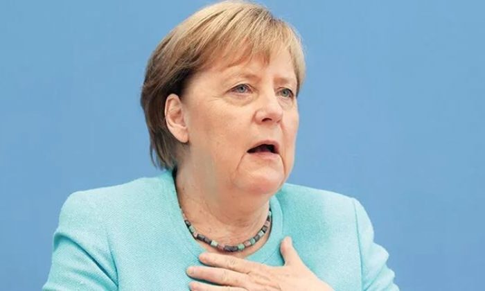 MERKEL GİDERAYAK, “TÜRKİYE’Yİ AB’YE TAM ÜYE OLARAK GÖRMÜYORUM” DEDİ!