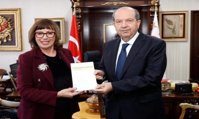 Dr. Lütfiye Fedai, “Eğitimde Öğrenen Örgütler” isimli kitabını Cumhurbaşkanı Ersin Tatar’a takdim etti