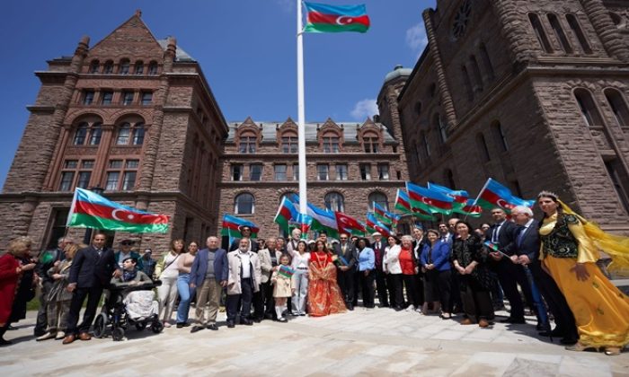 Ontario parlamentinin önündə Azərbaycan Bayrağı qaldırılıb