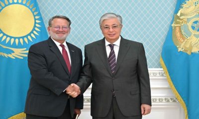 The President receives Gary Peters, Chairman of the U.S. Senate Committee on Homeland Security and Governmental Affairs