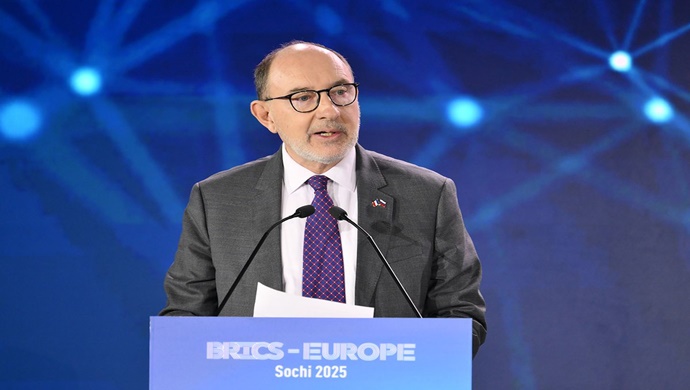 Пьер де Голль: Западным странам необходимо открыть и приветствовать многополярный мир, не занимать доминирующую позицию, но стать партнёрами странам в экономике и политике